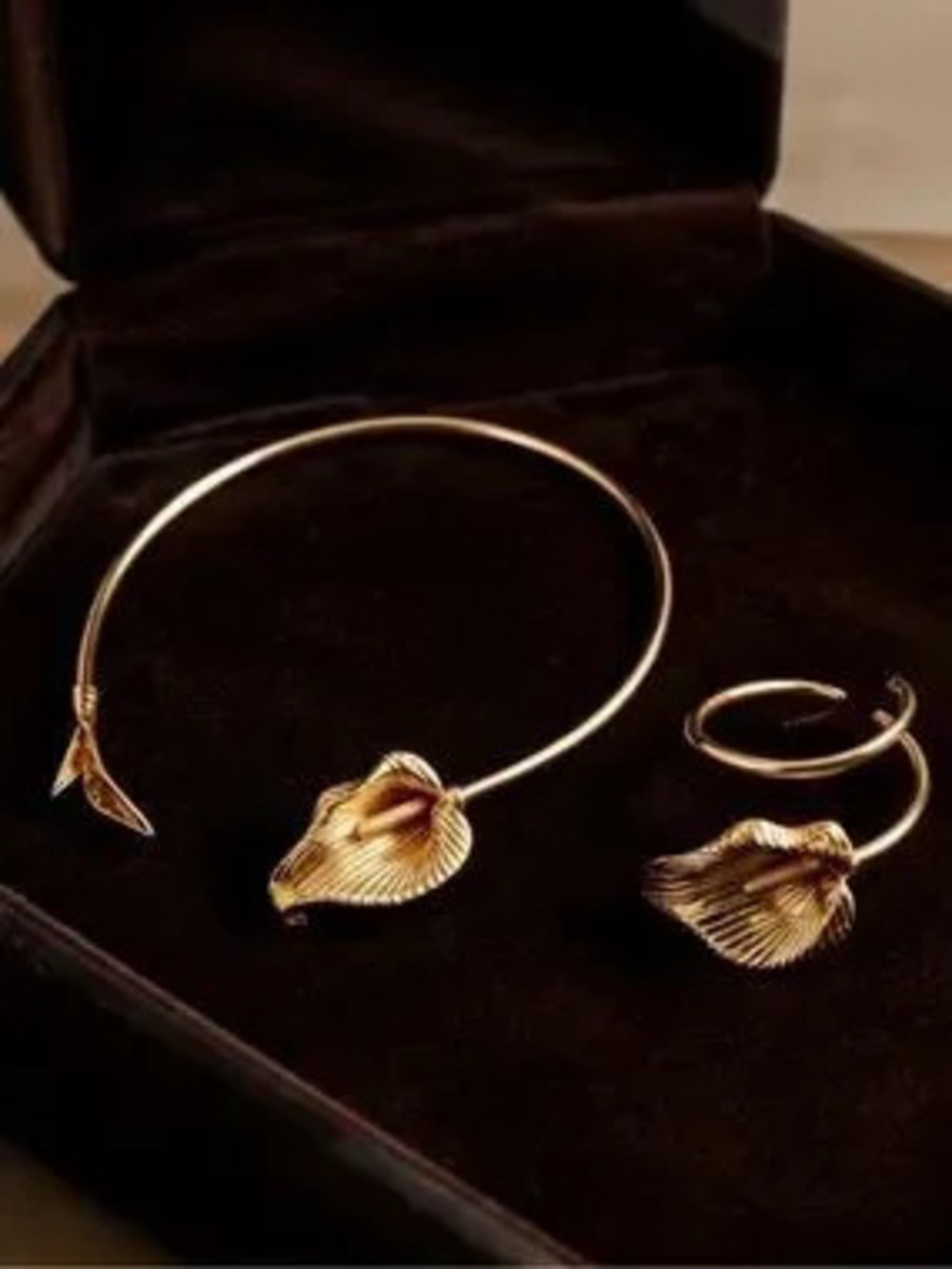 Vintage Gold Floral Leaf Choker and Open Bracelet Set